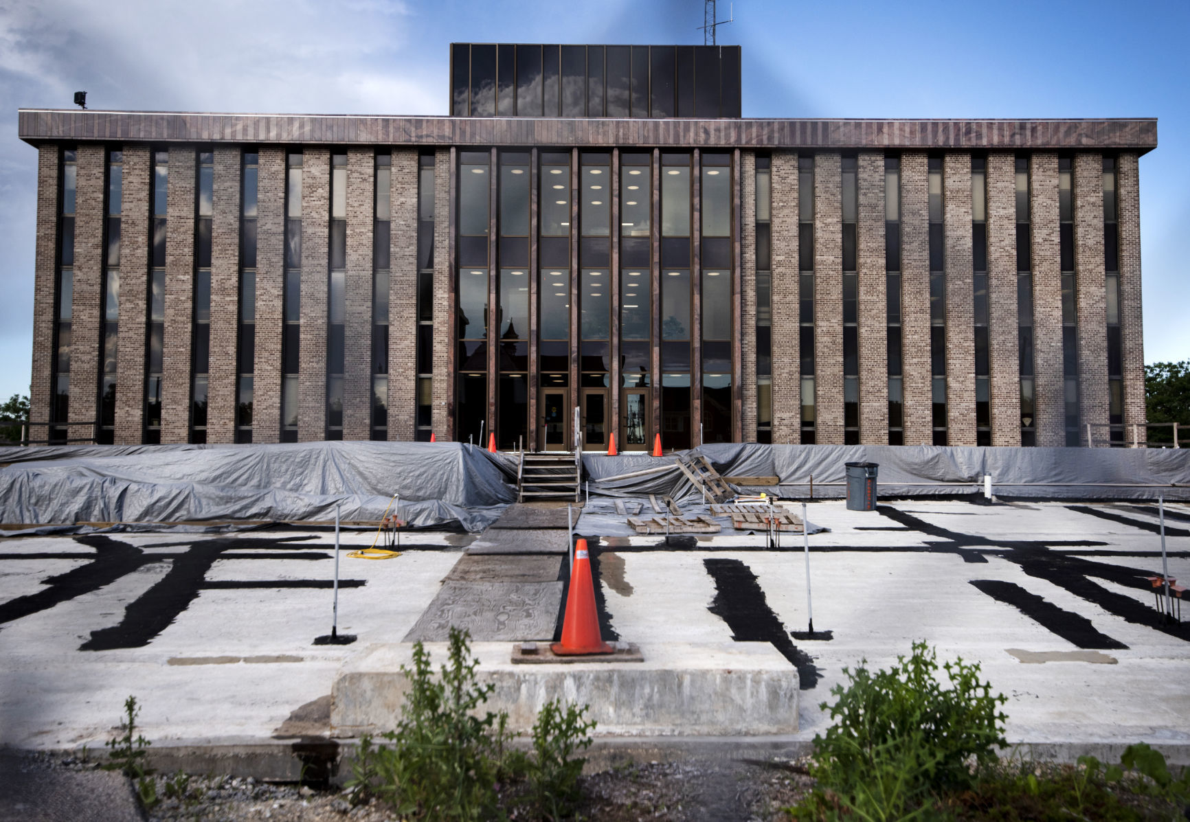JVG_200626_HALL02